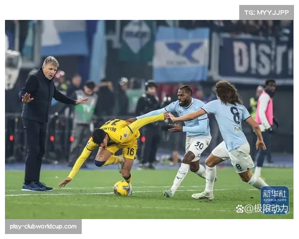 意大利裁判丹尼埃莱·基菲执法水晶宫对阵阿尔克马尔